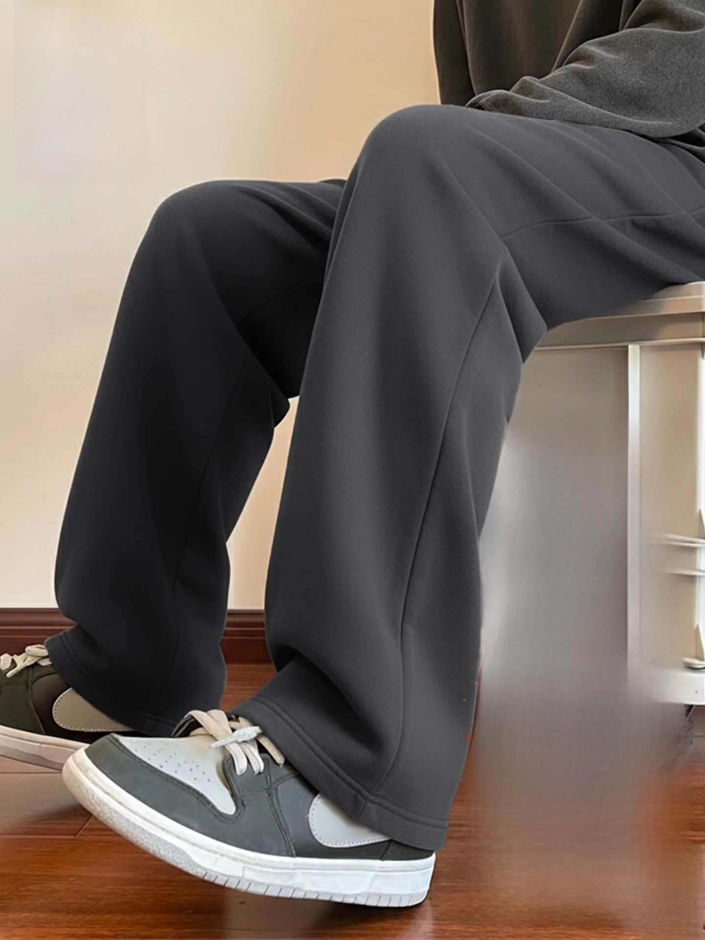 Мужские американские утепленные повседневные хлопковые брюки на флисовой подкладке, зимние, прямого кроя, спортивные, удобные, свободного кроя
Мужские американские утепленные повседневные хлопковые брюки на флисовой подкладке, зимние, прямого кроя, спортивные, удобные, свободного кроя