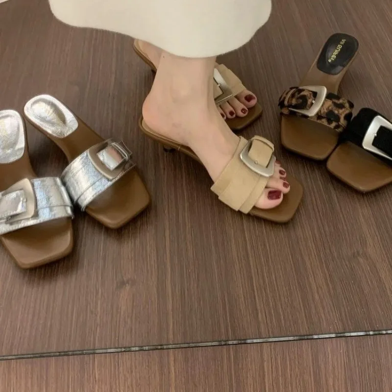 Summer New Leopard Print Design Ladies Low Heel Slippers for Leisure Holiday Outdoors Comfort Slippers Women Casual Shoes 2549
Summer New Leopard Print Design Ladies Low Heel Slippers for Leisure Holiday Outdoors Comfort Slippers Women Casual Shoes 2549
