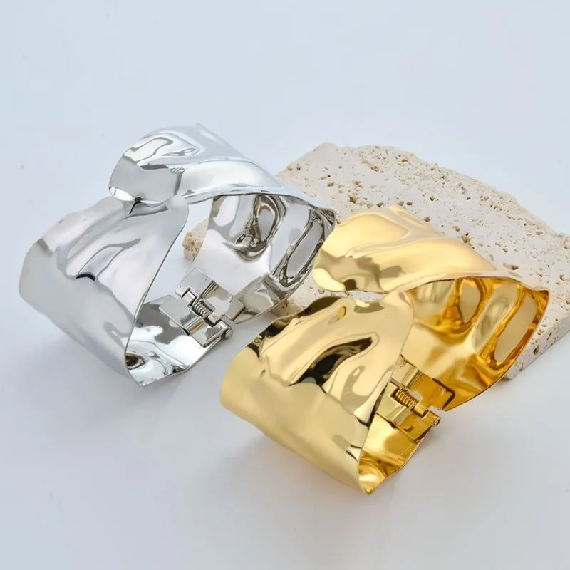 Small niche design twisted irregular bracelet for women, European and American new fashion trend open mouth bracelet
Small niche design twisted irregular bracelet for women, European and American new fashion trend open mouth bracelet