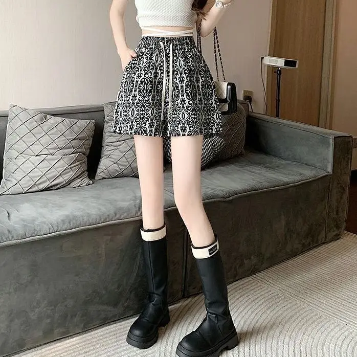 New Printed A-line Wide-leg Shorts for Women Loose and Slim Large Size High-waist Sports and Casual Hot Pants
New Printed A-line Wide-leg Shorts for Women Loose and Slim Large Size High-waist Sports and Casual Hot Pants