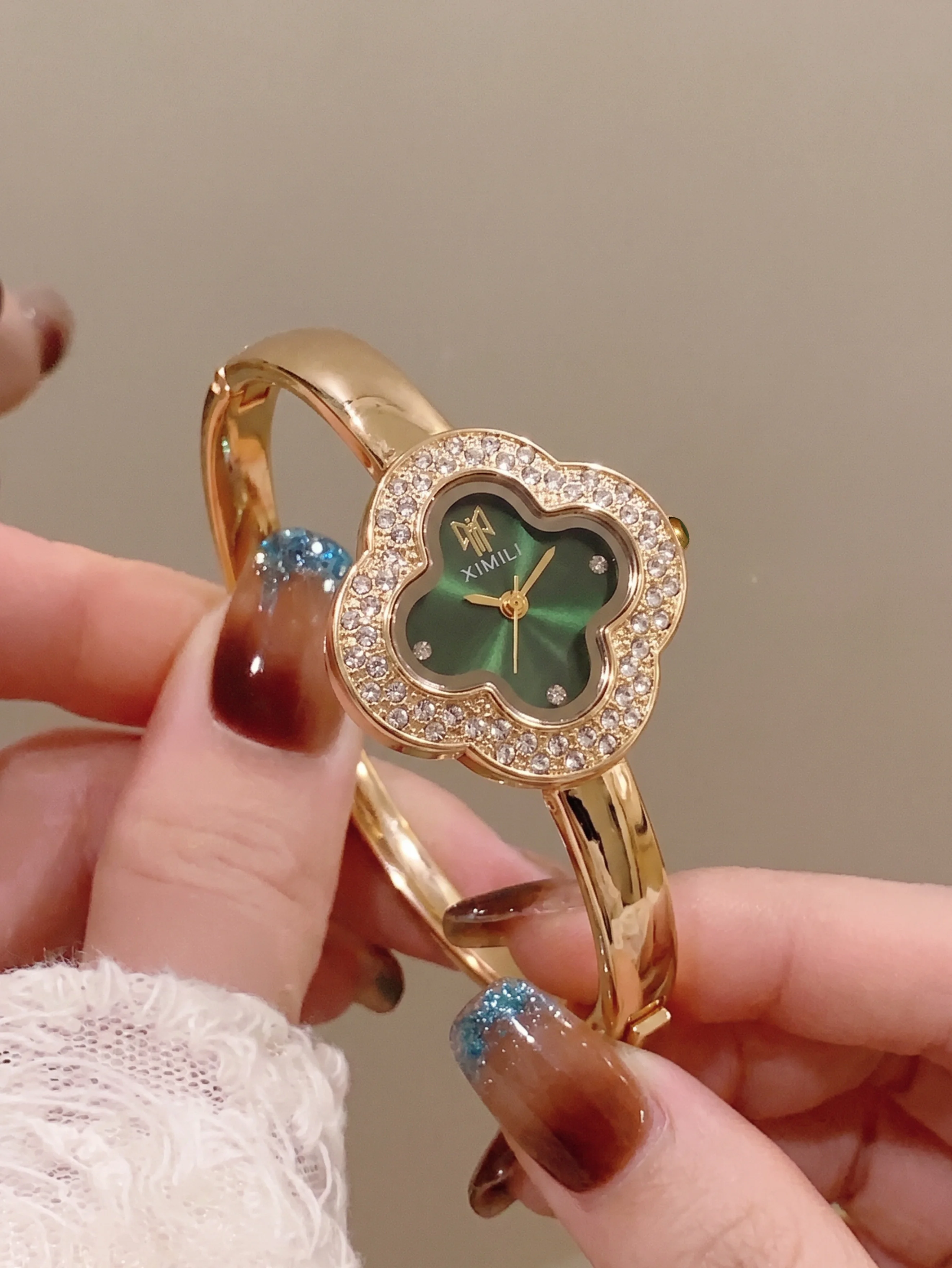 1pcs/set Teen 1Pcs XIMILI Four-leaf Clover Rhinestone Bangle Watch, No Box for Back To School, Vacation & Holiday Daily Wear
1pcs/set Teen 1Pcs XIMILI Four-leaf Clover Rhinestone Bangle Watch, No Box for Back To School, Vacation & Holiday Daily Wear