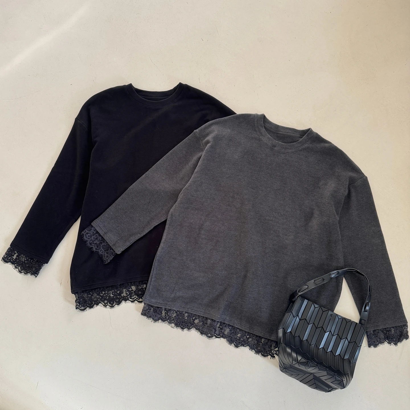 Женская повседневная универсальная футболка больших размеров с кружевной отделкой, на хлопковой основе с бархатным покрытием, в корейском стиле, с длинным рукавом и круглым вырезом, от бренда Rose Sister
Женская повседневная универсальная футболка больших размеров с кружевной отделкой, на хлопковой основе с бархатным покрытием, в корейском стиле, с длинным рукавом и круглым вырезом, от бренда Rose Sister