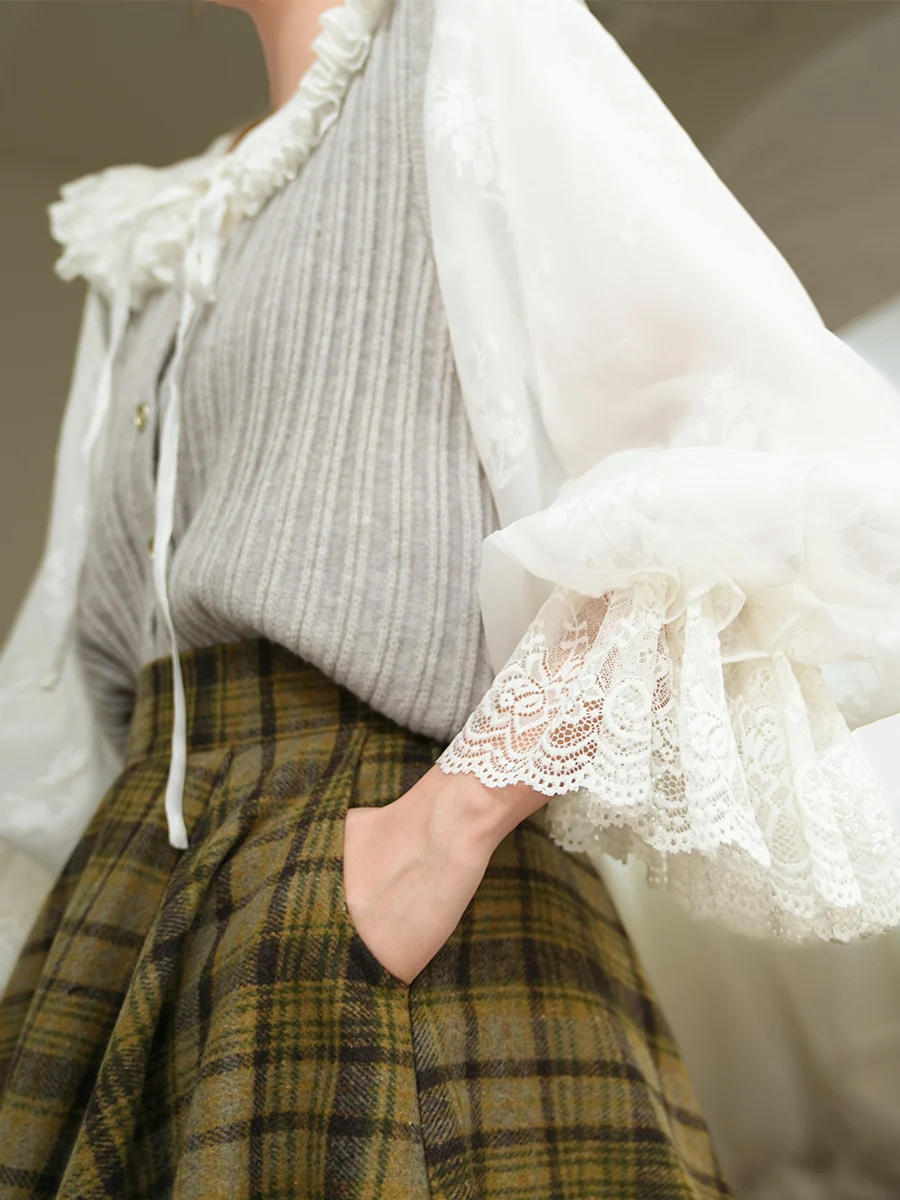 Sweet Praise Vintage Court Lantern Sve Doll Collar Knitted White irt Vest Autumn Faion Women's Loose Fit Long Sve B...
Sweet Praise Vintage Court Lantern Sve Doll Collar Knitted White irt Vest Autumn Faion Women's Loose Fit Long Sve B...