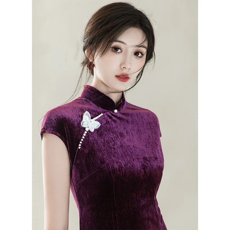 Новое женское традиционное платье из фиолетового шелкового бархата в стиле аньхай, высокая мода, для повседневной носки и выступлений, в китайском национальном стиле
Новое женское традиционное платье из фиолетового шелкового бархата в стиле аньхай, высокая мода, для повседневной носки и выступлений, в китайском национальном стиле