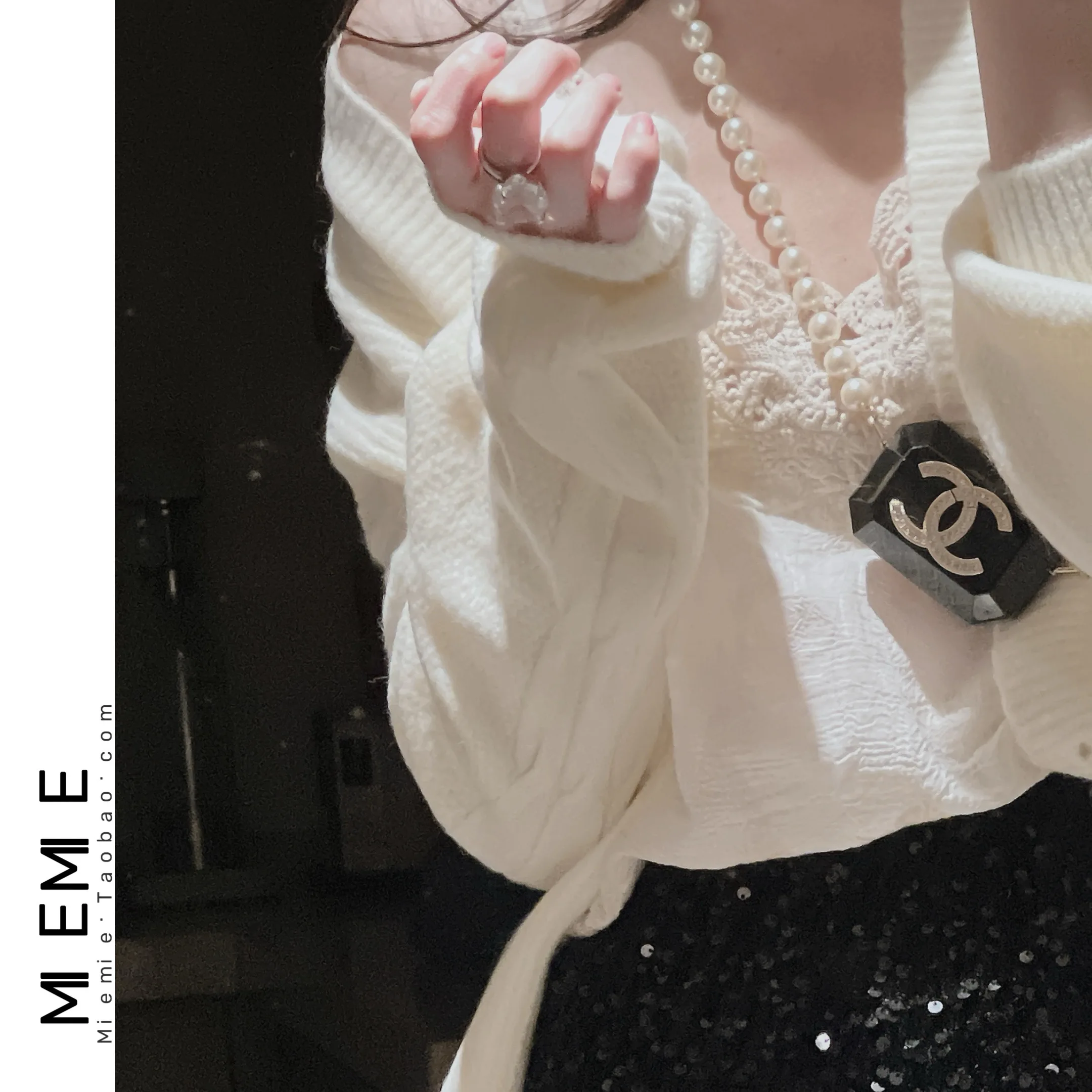 Мягкий вязаный кардиган молочно-белого цвета с V-образным вырезом, имитацией меха, рукавами-фонариками, карманами, в милом стиле, с длинными рукавами, стандартный крой
Мягкий вязаный кардиган молочно-белого цвета с V-образным вырезом, имитацией меха, рукавами-фонариками, карманами, в милом стиле, с длинными рукавами, стандартный крой