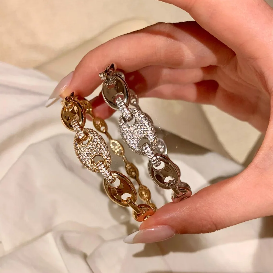 French Retro Inlaid Zircon Pig Nose Bracelet, Light Luxury Fashion Hip-hop Heavy Industry High-end Feeling Bracelet For Women
French Retro Inlaid Zircon Pig Nose Bracelet, Light Luxury Fashion Hip-hop Heavy Industry High-end Feeling Bracelet For Women