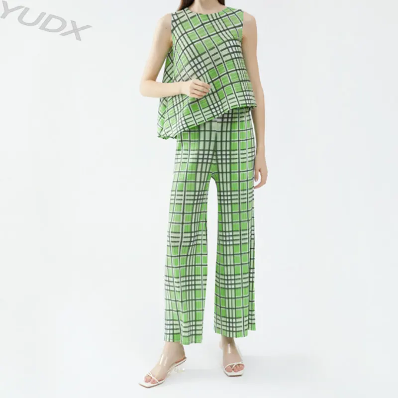 Miyake Pleated 2023 Summer Season Elegant Temperament Two-piece Sleeveless Top + Fashion Pants Casual Women's Large Size Suit
Miyake Pleated 2023 Summer Season Elegant Temperament Two-piece Sleeveless Top + Fashion Pants Casual Women's Large Size Suit
