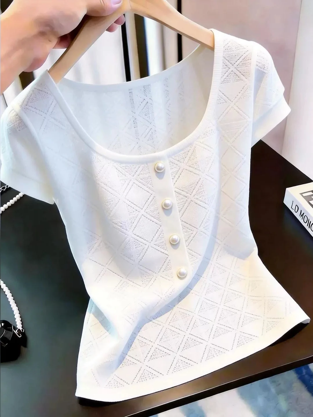 Minimalist Style Ice Silk Knitted Short Sleeve Square Collar Women's Top Commute Versatile Design Summer Small Shirt Female
Minimalist Style Ice Silk Knitted Short Sleeve Square Collar Women's Top Commute Versatile Design Summer Small Shirt Female