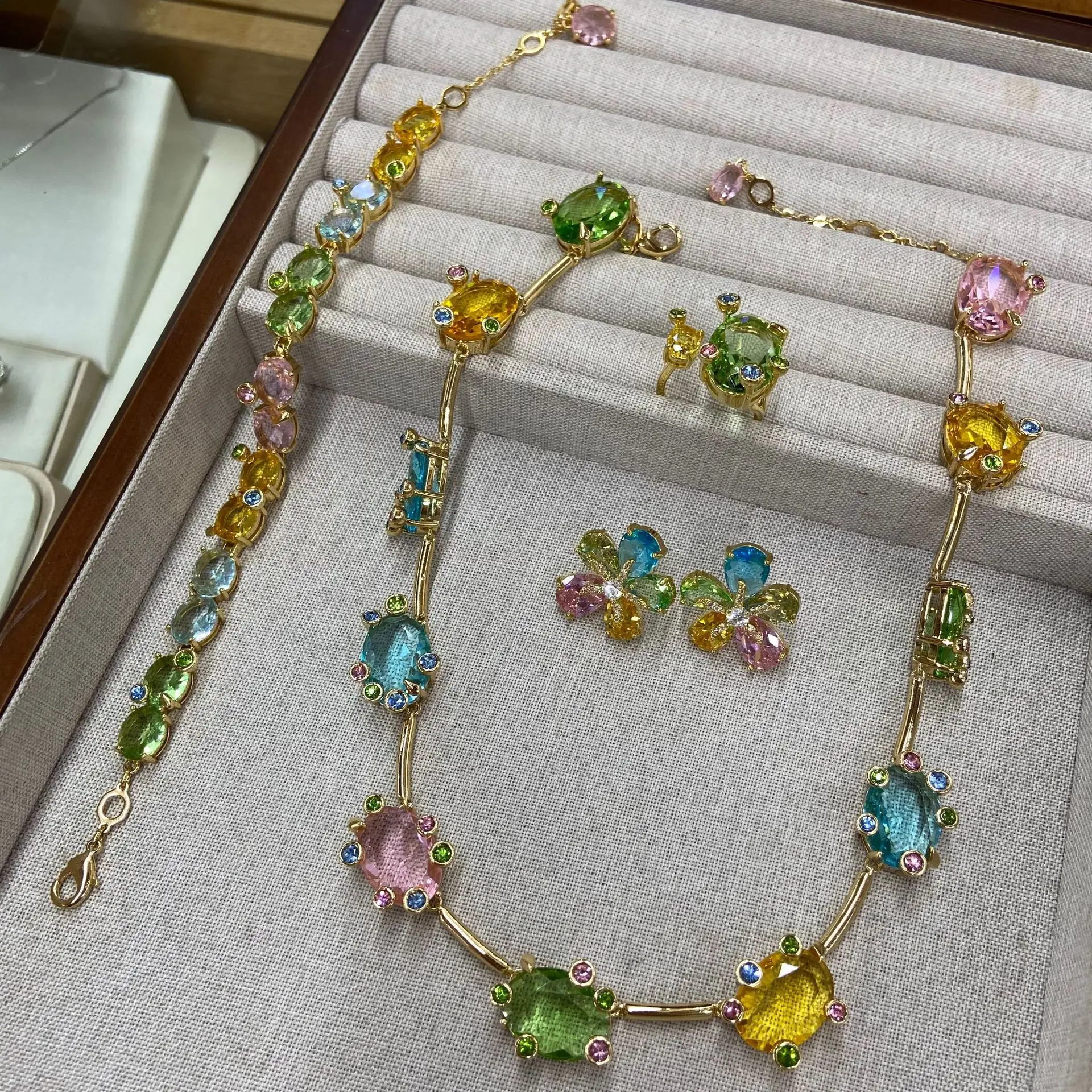 Women Enchanted Garden Crystal Flower Colorful Floral Drop Earrings Necklace Set
Women Enchanted Garden Crystal Flower Colorful Floral Drop Earrings Necklace Set