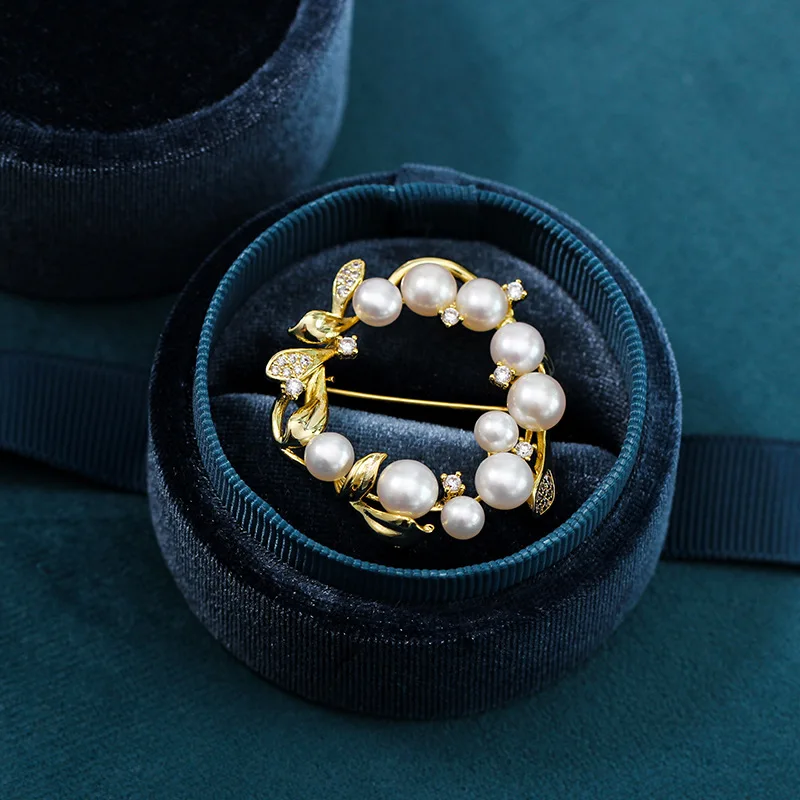 New European and American Ins Style Garland Pearl Brooch Copper Gold-plated Corsage Women's Jewelry
New European and American Ins Style Garland Pearl Brooch Copper Gold-plated Corsage Women's Jewelry