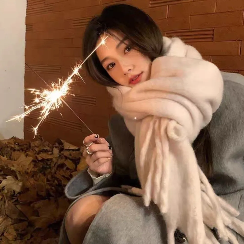 Элегантный шерстяной шарф из мохера с кисточками, зимние кашемировые шарфы в корейском стиле, утепленная длинная шаль для девочек 
Элегантный шерстяной шарф из мохера с кисточками, зимние кашемировые шарфы в корейском стиле, утепленная длинная шаль для девочек