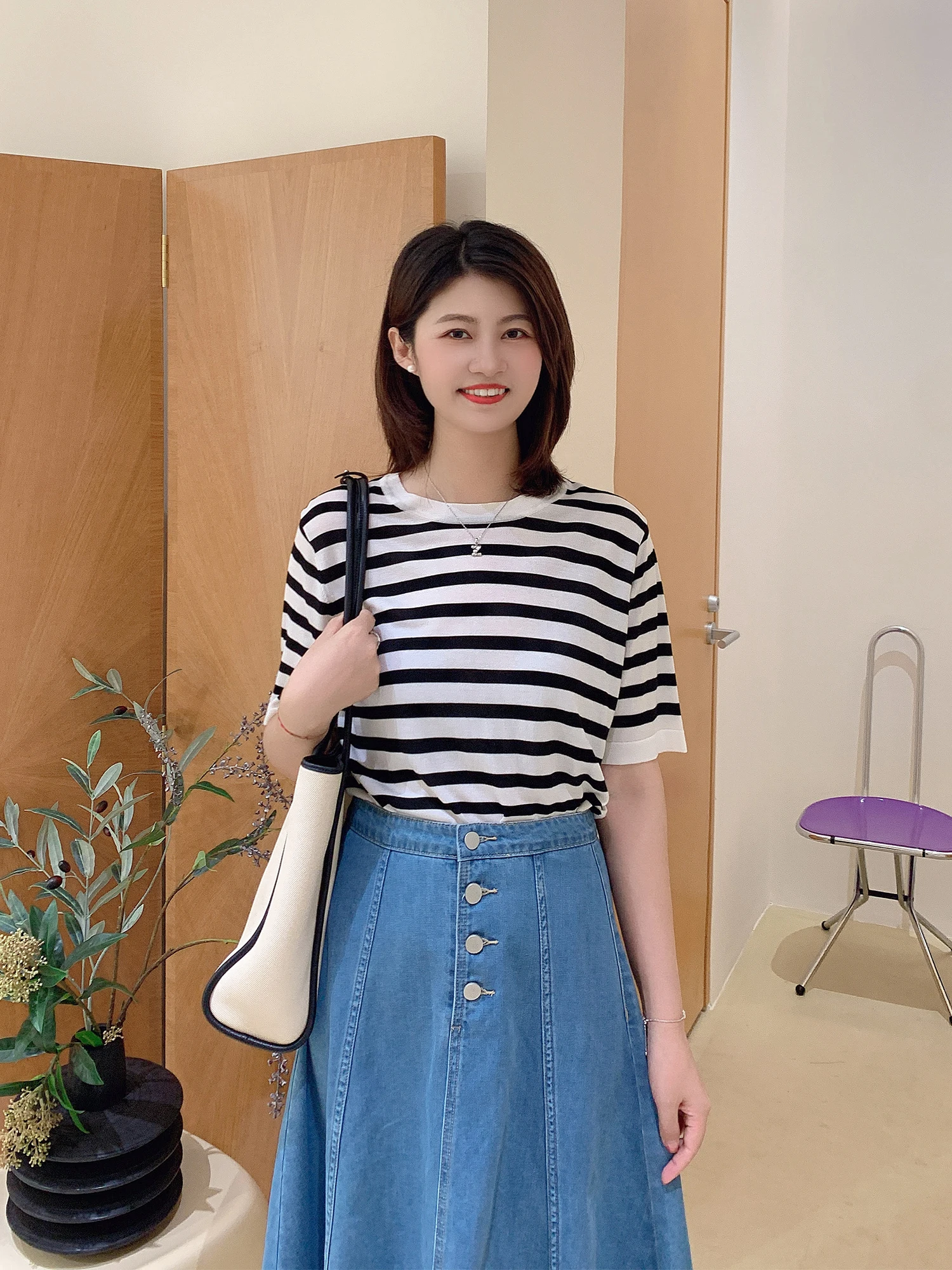 Женская футболка Zillal Summer Cool Breeze из шелковистой ткани с коротким рукавом, вязаная, повседневная, приталенная, в полоску, стандартного кроя, с круглым вырезом, из смесового хлопка
Женская футболка Zillal Summer Cool Breeze из шелковистой ткани с коротким рукавом, вязаная, повседневная, приталенная, в полоску, стандартного кроя, с круглым вырезом, из смесового хлопка