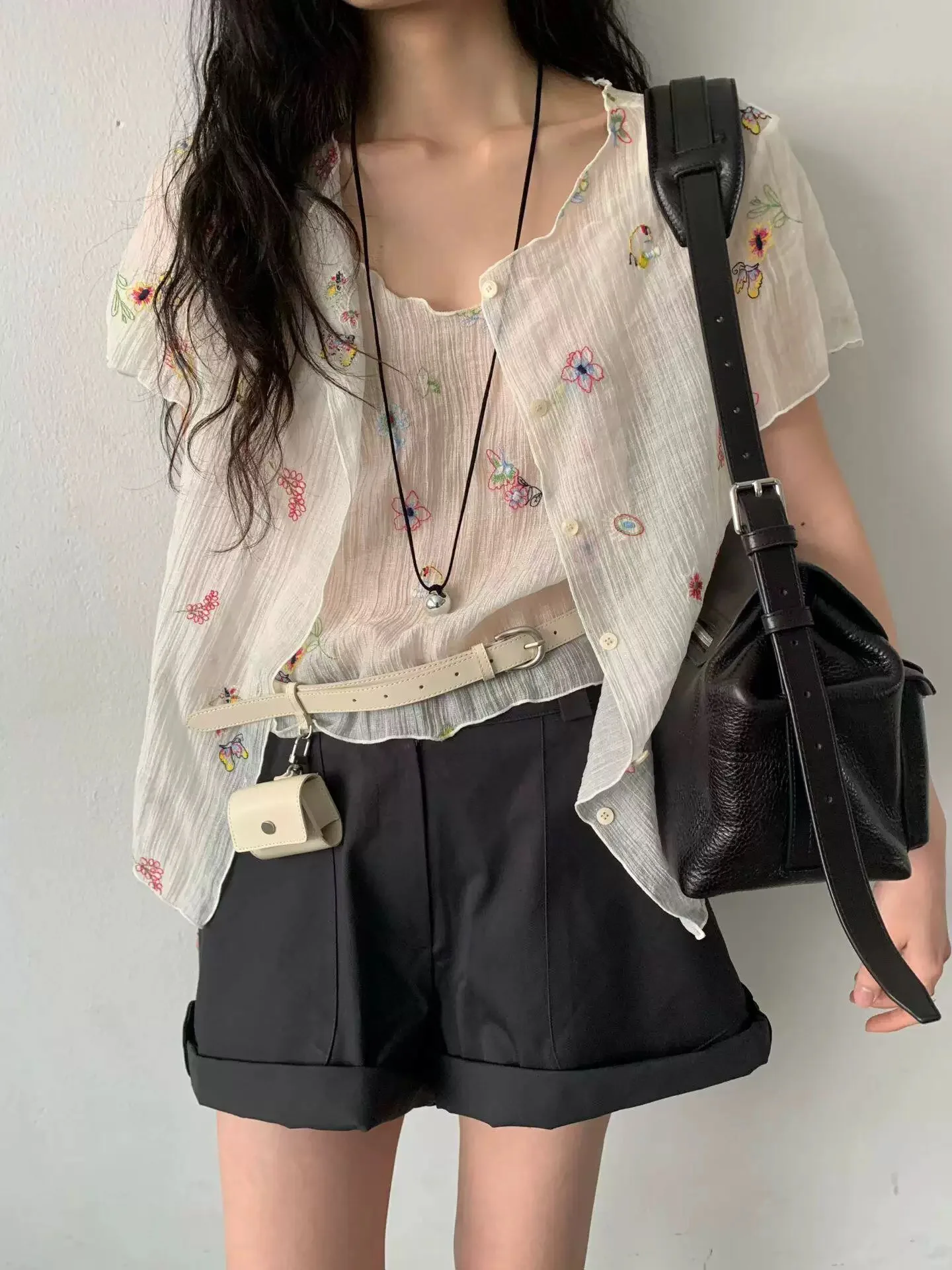 Floral Embroidery Net Sleeveless Loose Women's Top Sweetened Ageless Gentle Wave Cardigan Fashionable Summer Blouse
Floral Embroidery Net Sleeveless Loose Women's Top Sweetened Ageless Gentle Wave Cardigan Fashionable Summer Blouse