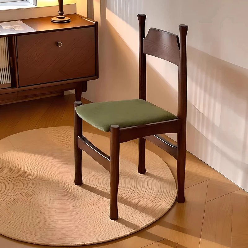 Французский ретро-стул из массива дерева, скандинавский стиль для гостиной и отдыха.
Французский ретро-стул из массива дерева, скандинавский стиль для гостиной и отдыха.