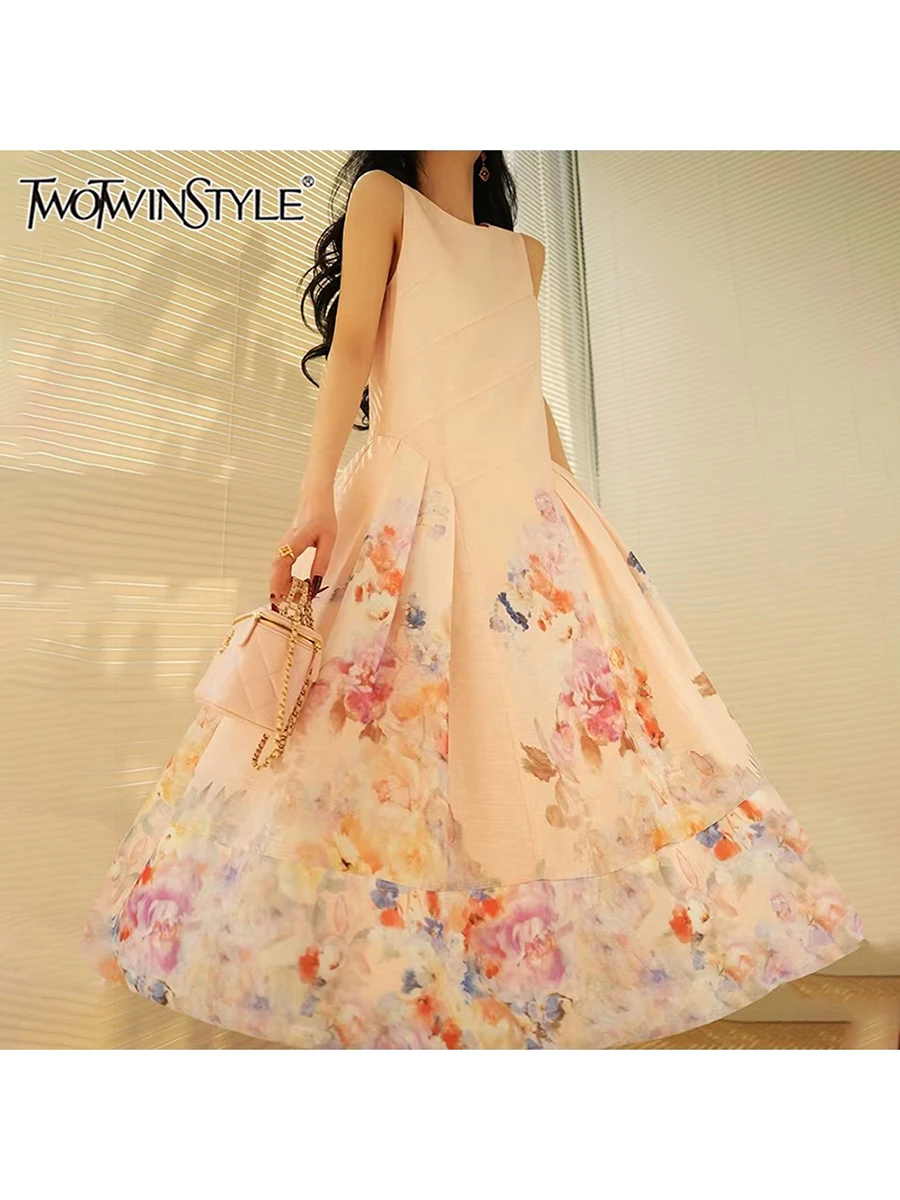 TWOTWINSTYLE Hit Color Printing Loose Dresses For Women O Neeck Sleeveless High Waist Temperament Long Dress Female Fashion New
TWOTWINSTYLE Hit Color Printing Loose Dresses For Women O Neeck Sleeveless High Waist Temperament Long Dress Female Fashion New