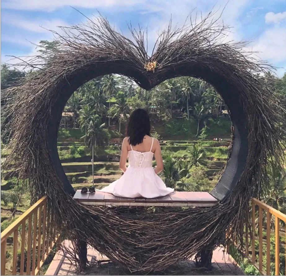 Мебель из тикового дерева и ротанга, подвесное кресло-качалка для уличного свадебного украшения, креативный садовый бассейн, реквизит для фотографий для использования в патио
Мебель из тикового дерева и ротанга, подвесное кресло-качалка для уличного свадебного украшения, креативный садовый бассейн, реквизит для фотографий для использования в патио