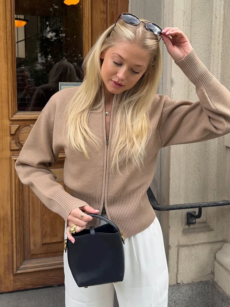 HH Woman Autumn Fashion Sweater Long Sleeves Coats Solid Half Turtleneck Zipper Knitted Tops Female Casual Cardigans 2 Color
HH Woman Autumn Fashion Sweater Long Sleeves Coats Solid Half Turtleneck Zipper Knitted Tops Female Casual Cardigans 2 Color