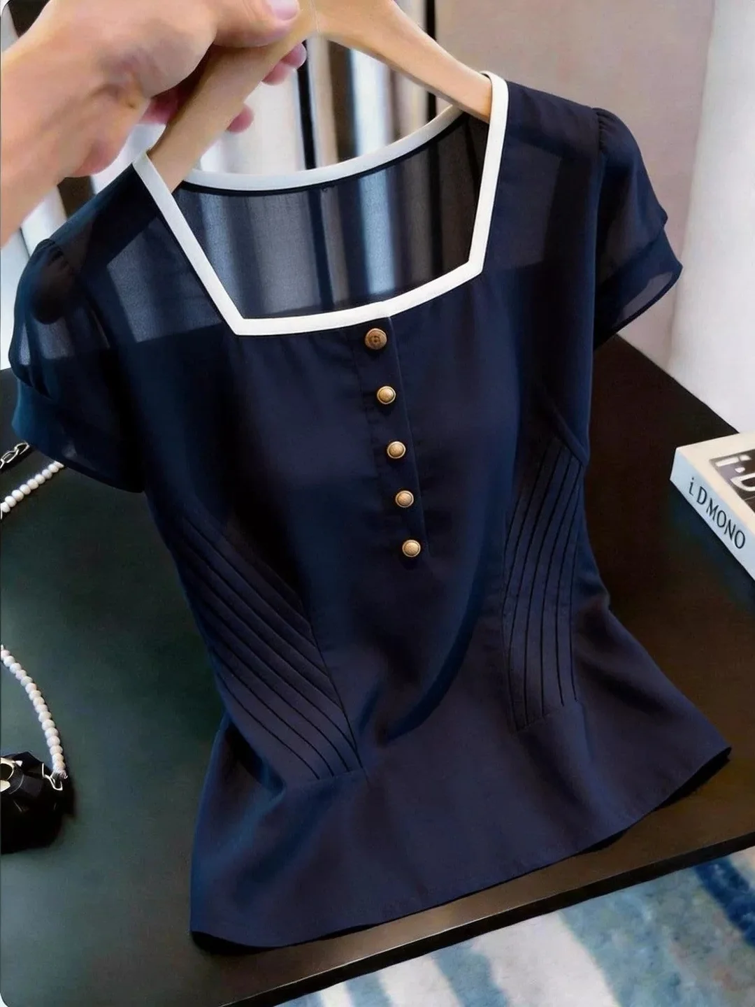 Fashionable Commute Style Women's Short Sleeve Shirt Color Block Design Slimming Unique Korean Version Silk Top for Summer
Fashionable Commute Style Women's Short Sleeve Shirt Color Block Design Slimming Unique Korean Version Silk Top for Summer