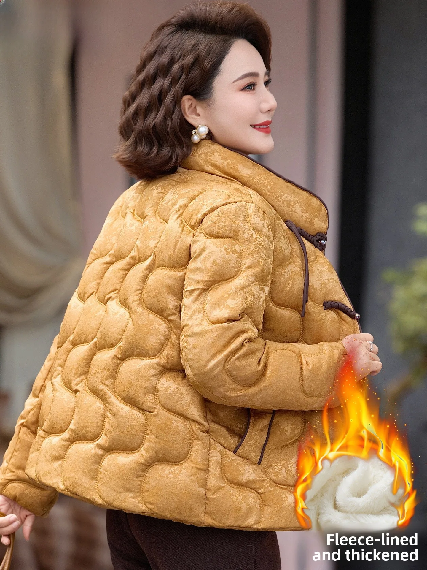 Новая китайская женская зимняя куртка: утепленная, на хлопковом наполнителе, теплая осенне-зимняя верхняя одежда для женщин среднего и старшего возраста
Новая китайская женская зимняя куртка: утепленная, на хлопковом наполнителе, теплая осенне-зимняя верхняя одежда для женщин среднего и старшего возраста