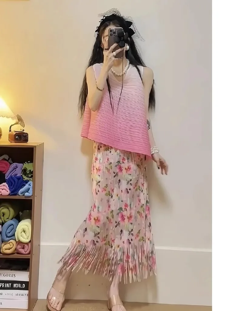 Summer New Women's Printed Ruffle Skirt Elastic Waist Commute Versatile Japanese Style Half-length Skirts Fashionable Ensemble
Summer New Women's Printed Ruffle Skirt Elastic Waist Commute Versatile Japanese Style Half-length Skirts Fashionable Ensemble