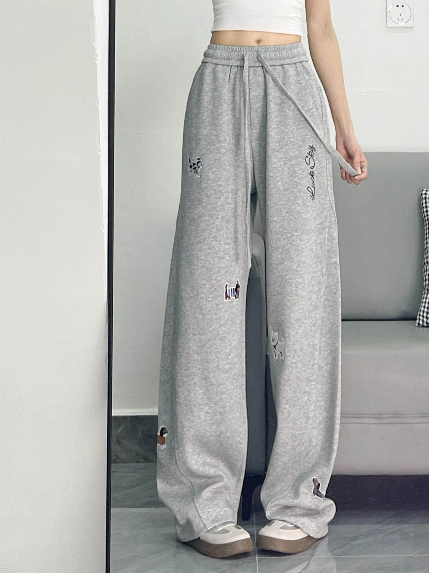 Новые женские брюки свободного кроя с вышивкой, прямые, повседневные, весна-осень, модель «Слейк», свободные брюки прямого кроя
Новые женские брюки свободного кроя с вышивкой, прямые, повседневные, весна-осень, модель «Слейк», свободные брюки прямого кроя