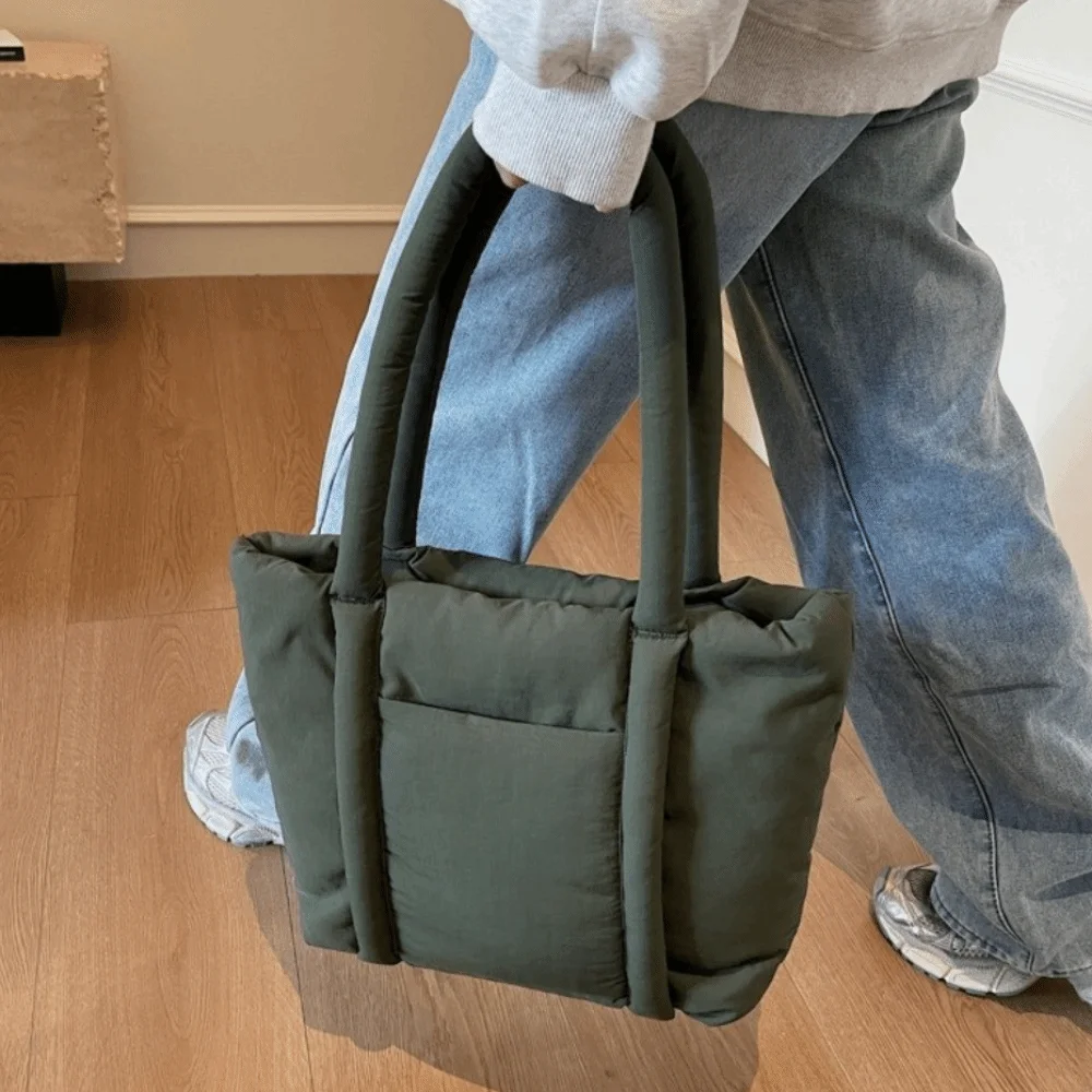 Convenient Nylon Shoulder Bag Stylish Portable Large Capacity Handbag with Compartments Soft Tote Bag College
Convenient Nylon Shoulder Bag Stylish Portable Large Capacity Handbag with Compartments Soft Tote Bag College