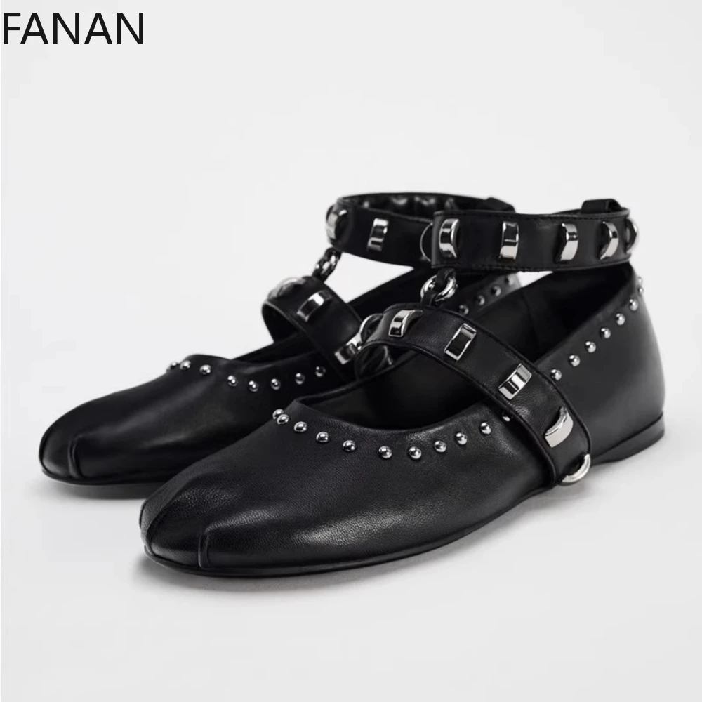 Original Design Retro Rivet Flats Shoes Women's Fashion Round Head Ballet Shoes One Word with Casual Low Heel Black Pumps
Original Design Retro Rivet Flats Shoes Women's Fashion Round Head Ballet Shoes One Word with Casual Low Heel Black Pumps