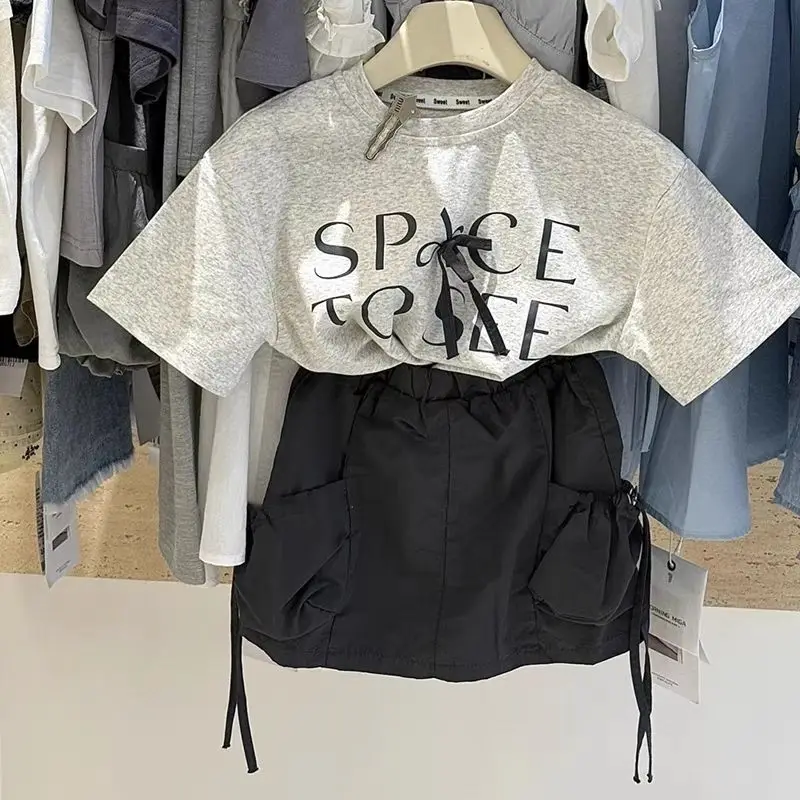 Girls Set 2025 Summer New Korean Baby Girl Bow Short Sleeve Sweet Cool Work Skirt Summer Two Piece Set
Girls Set 2025 Summer New Korean Baby Girl Bow Short Sleeve Sweet Cool Work Skirt Summer Two Piece Set