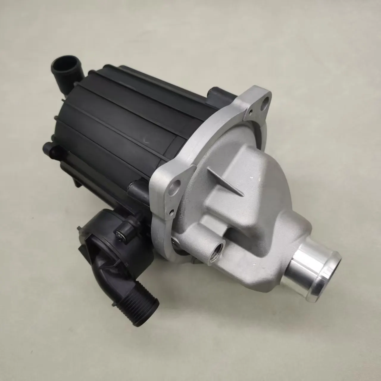 082V01804-0052 High Quality Truck Engine System Parts MC07 Oil Gas Separator Assembly
082V01804-0052 High Quality Truck Engine System Parts MC07 Oil Gas Separator Assembly