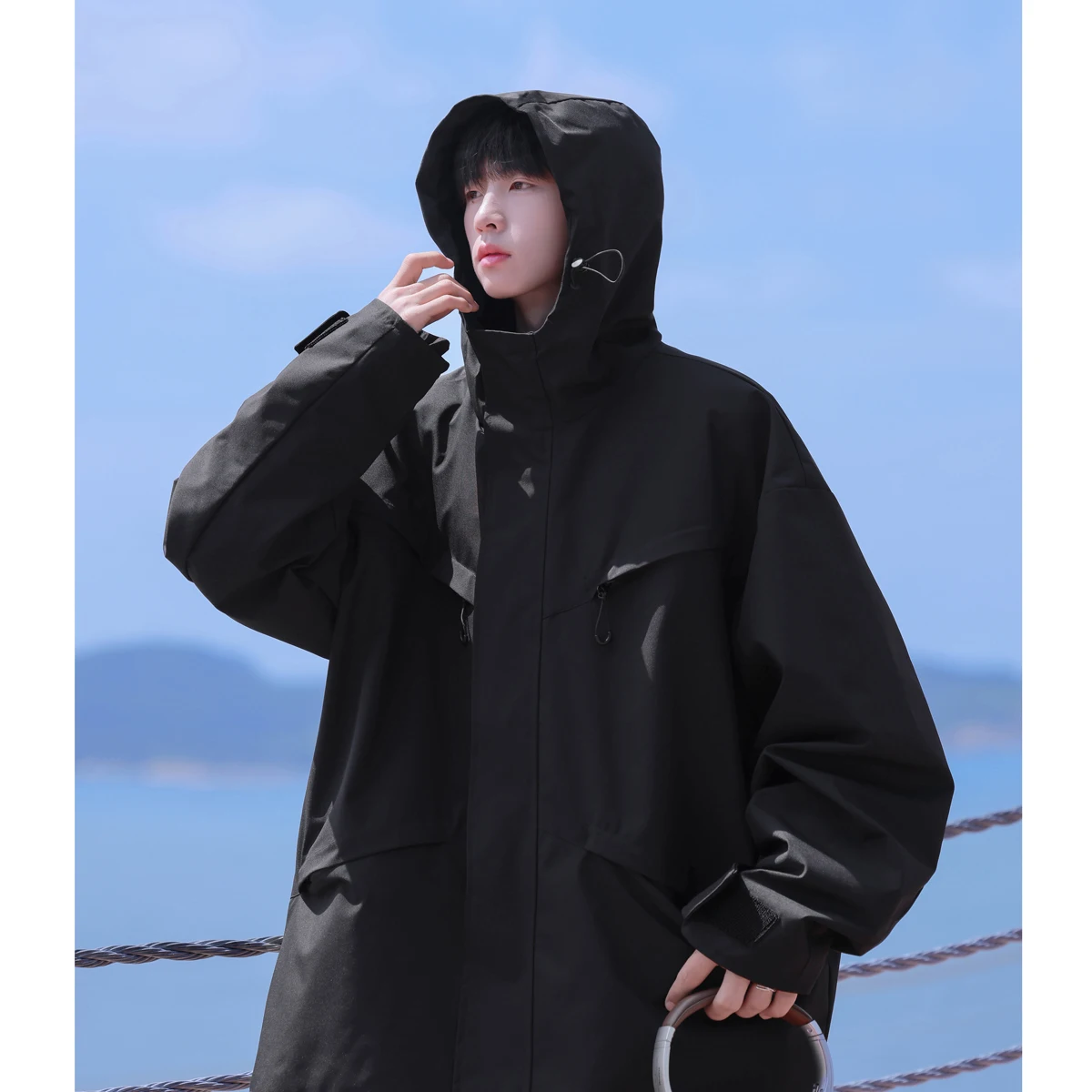 Мужская демисезонная функциональная куртка с капюшоном, ветрозащитная, водонепроницаемая, для активного отдыха, свободного кроя, с декоративной молнией
Мужская демисезонная функциональная куртка с капюшоном, ветрозащитная, водонепроницаемая, для активного отдыха, свободного кроя, с декоративной молнией