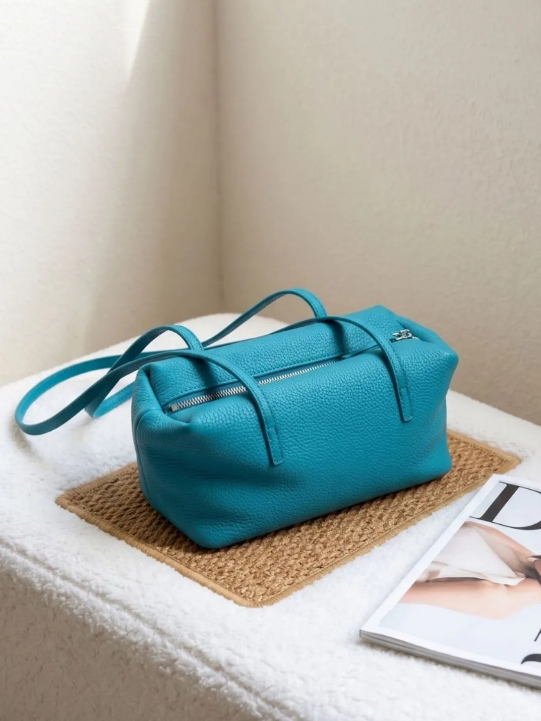 2026 New Women's High-End Sensation Top Layer Cowhide Boston Pillow Bag Large Capacity Genuine Leather Underarm Bag
2026 New Women's High-End Sensation Top Layer Cowhide Boston Pillow Bag Large Capacity Genuine Leather Underarm Bag