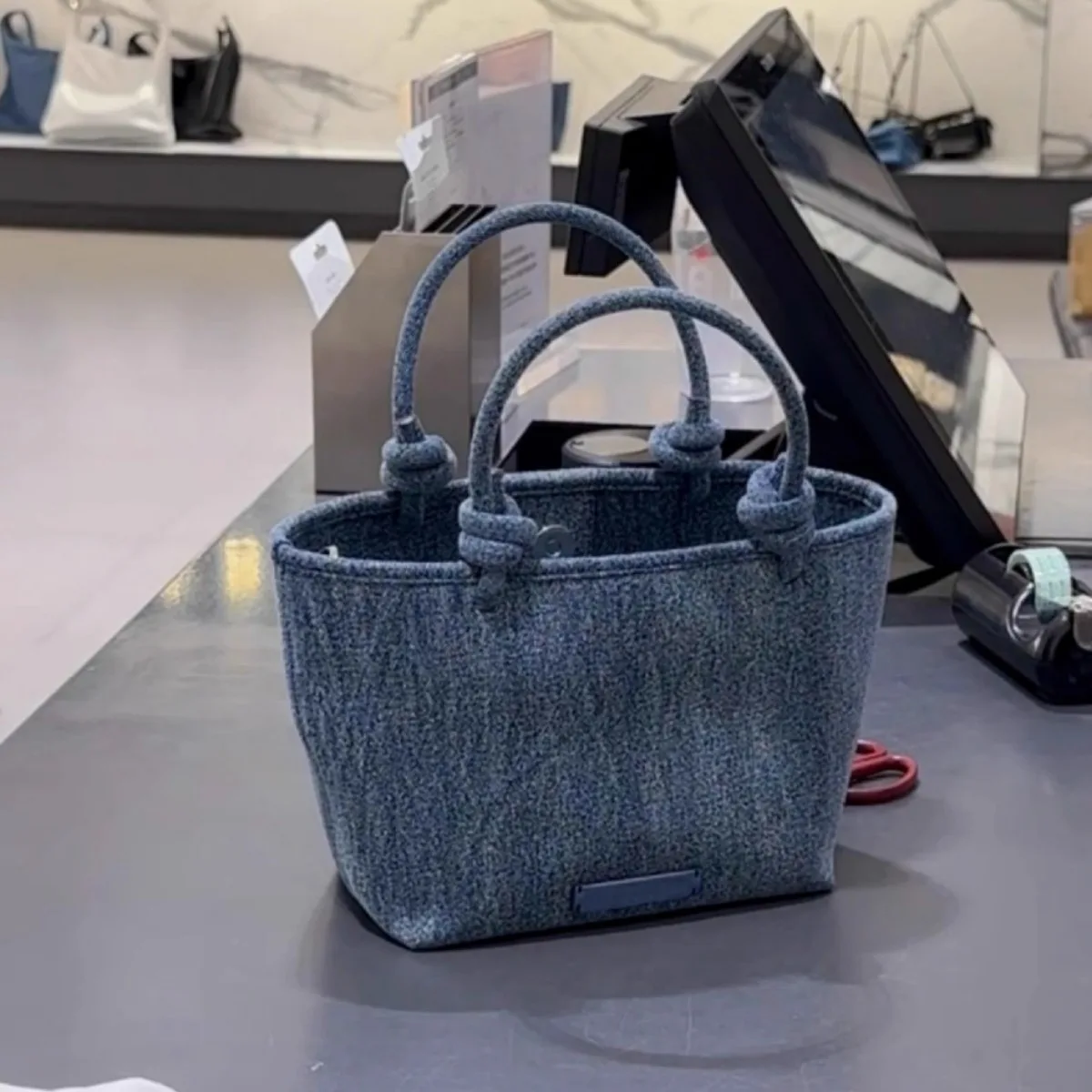 Fashion Denim Cloth Bag Women's Handbag 2025 New Model Portable Small Tote Bag Versatile Crossbody Basket Vegetable Basket Bag
Fashion Denim Cloth Bag Women's Handbag 2025 New Model Portable Small Tote Bag Versatile Crossbody Basket Vegetable Basket Bag