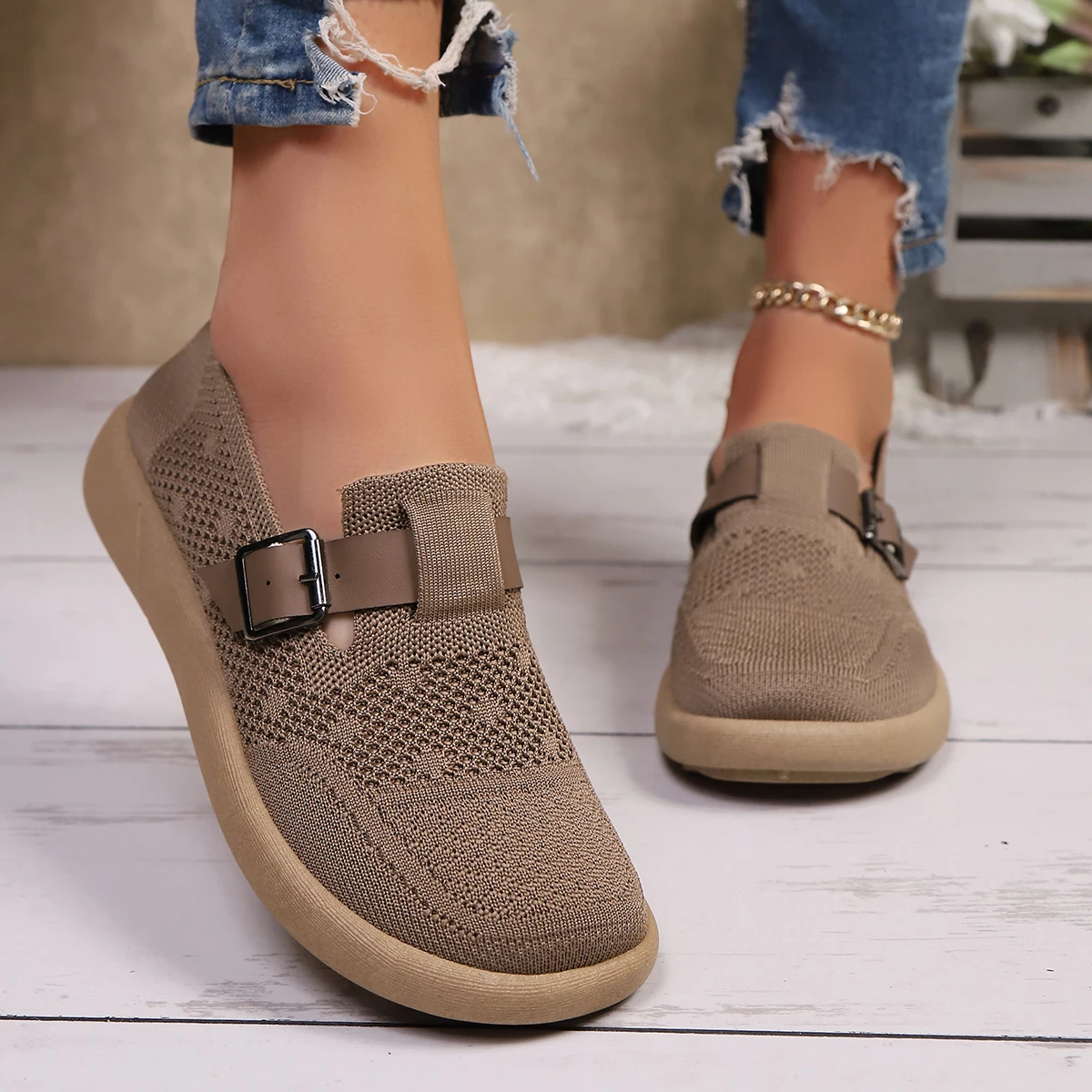 *Fashionable Breathable Hot Selling Women's Shoes Spring and Autumn New Round Head Buckle Comfortable Casual Loafers for Women
*Fashionable Breathable Hot Selling Women's Shoes Spring and Autumn New Round Head Buckle Comfortable Casual Loafers for Women