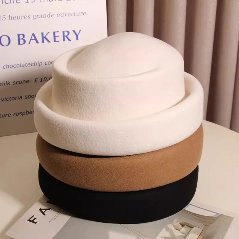 Japanese Retro 100%Wool Curled Edges Fedoras Hat Women Winter French Fashion Elegant Berets Wedding Cocktail Party Pillbox Cap
Japanese Retro 100%Wool Curled Edges Fedoras Hat Women Winter French Fashion Elegant Berets Wedding Cocktail Party Pillbox Cap