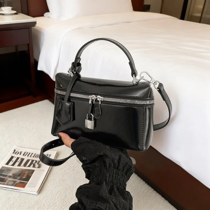 Luxury Brand Diaper Bag Leather Shoulder Tote For Women Elegant Vintage Square Satchel Commuter Bag
Luxury Brand Diaper Bag Leather Shoulder Tote For Women Elegant Vintage Square Satchel Commuter Bag