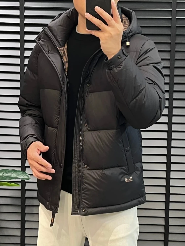 Высококачественная мужская пуховая куртка DJ: новинка осенне-зимнего сезона, теплая верхняя одежда с капюшоном, модный индивидуальный стиль, приталенный крой.
Высококачественная мужская пуховая куртка DJ: новинка осенне-зимнего сезона, теплая верхняя одежда с капюшоном, модный индивидуальный стиль, приталенный крой.