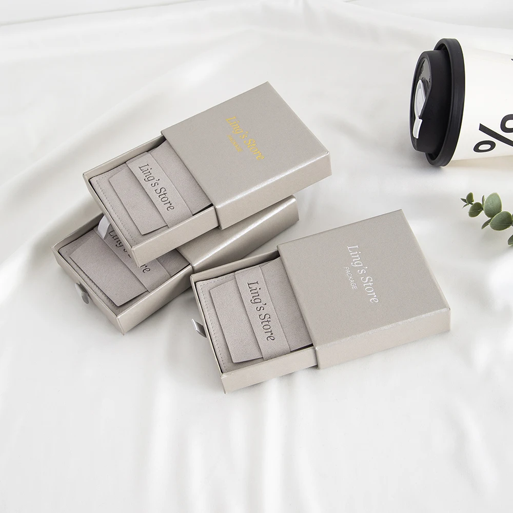 50pcs Custom Logo High Quality Drawer Box with Microfiber Suede Velvet Packaging Bag Earrings Necklace Jewelry Gift Storage Sack
50pcs Custom Logo High Quality Drawer Box with Microfiber Suede Velvet Packaging Bag Earrings Necklace Jewelry Gift Storage Sack