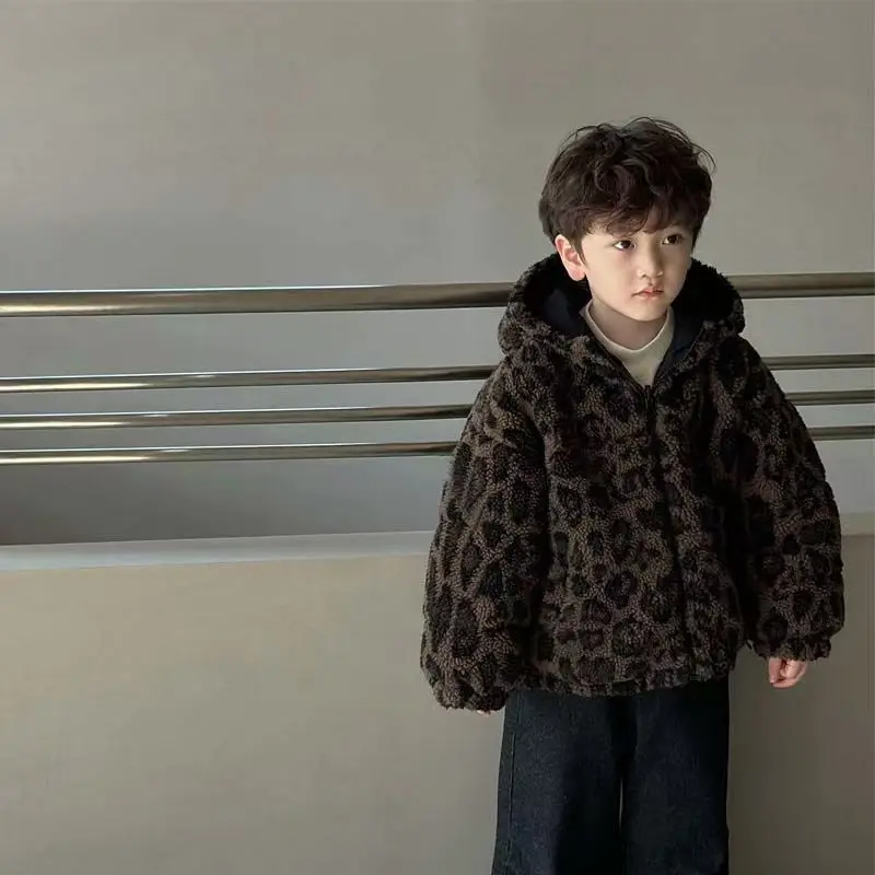 Velvet Leopard Print Hooded Jeans Two-piece Set for Young Children, Winter Men's and Women's Thick and Loose Wide Leg Pants
Velvet Leopard Print Hooded Jeans Two-piece Set for Young Children, Winter Men's and Women's Thick and Loose Wide Leg Pants