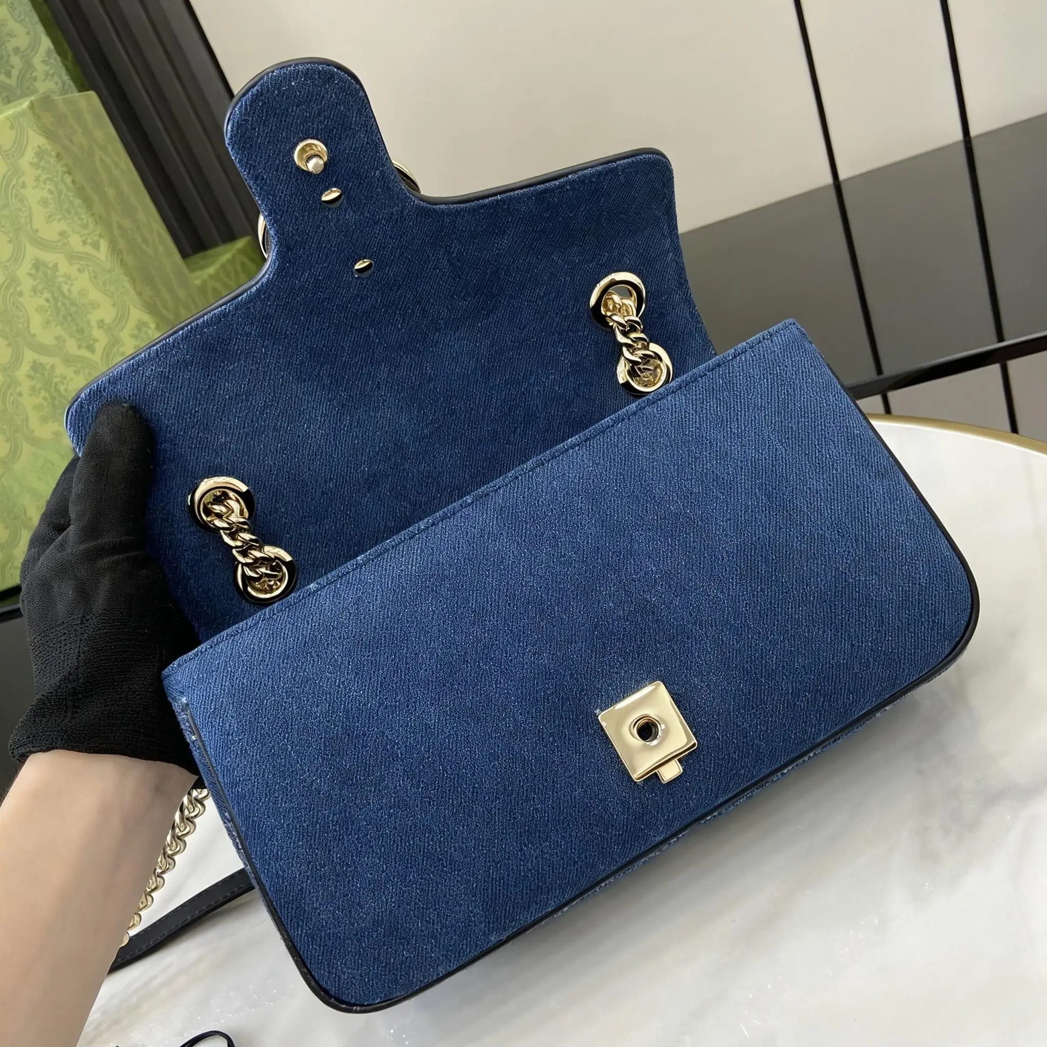 Women's Navy Blue Flap Shoulder Bag, Matte Textured Finish with Adjustable Strap for Understated Sophisticated Style
Women's Navy Blue Flap Shoulder Bag, Matte Textured Finish with Adjustable Strap for Understated Sophisticated Style