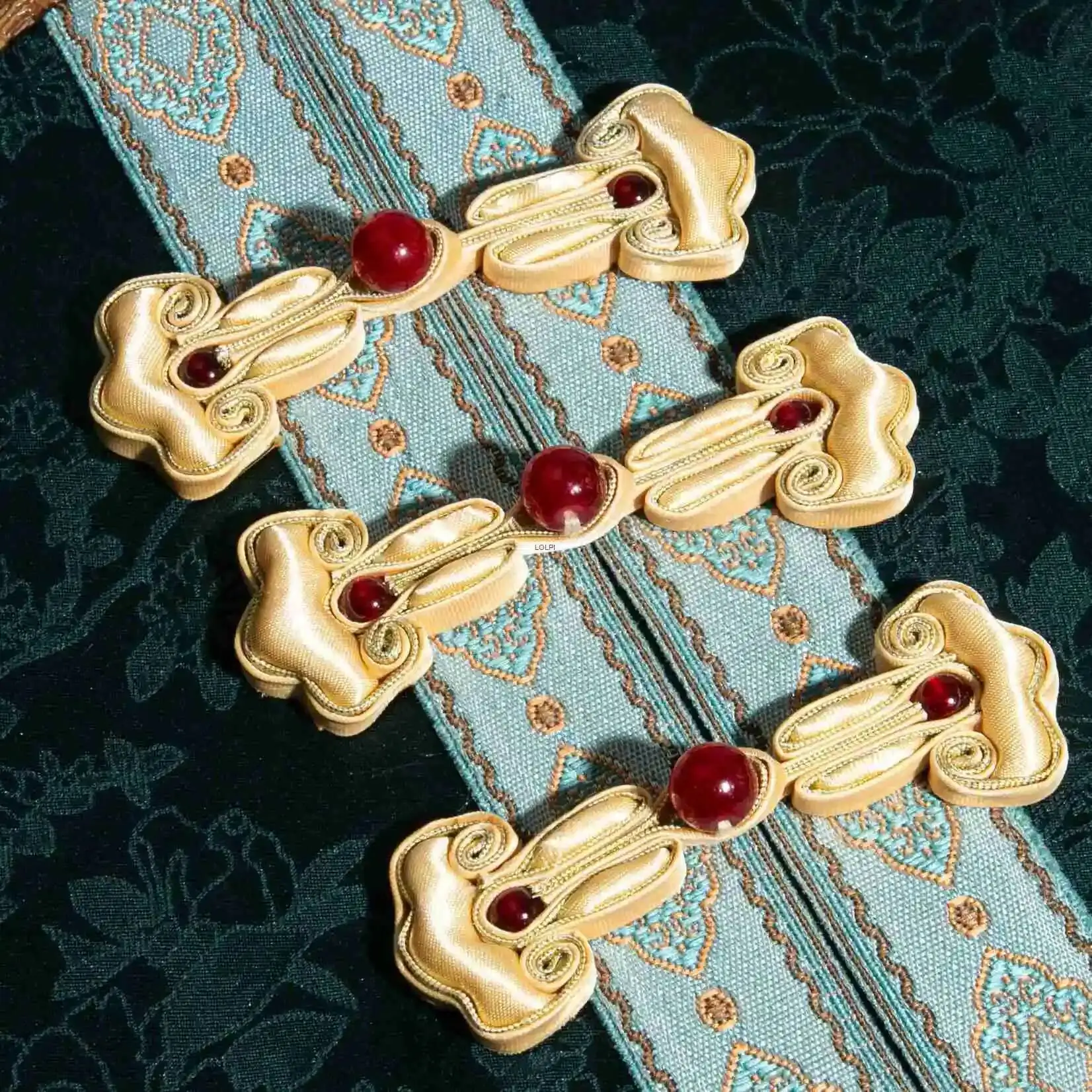 Traditional Cheongsam Button Cloud Pattern Tang Suit Hanfu High-end Handmade Decorative Button Filling
Traditional Cheongsam Button Cloud Pattern Tang Suit Hanfu High-end Handmade Decorative Button Filling