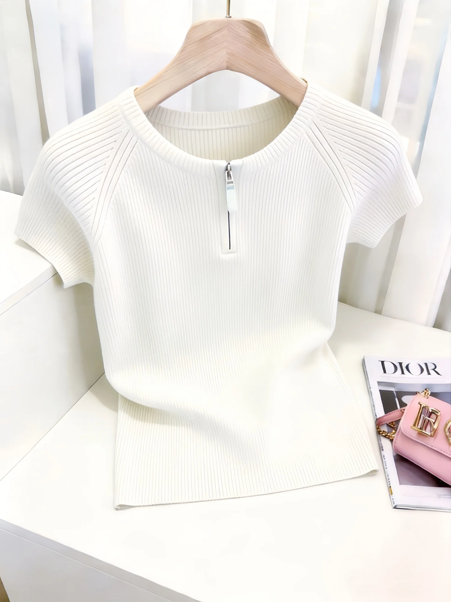 Slimming Short Sleeve Knitted Top with Half Zip for Women Summer New Style Casual Loose Fit round Neck Base Layer Shirt
Slimming Short Sleeve Knitted Top with Half Zip for Women Summer New Style Casual Loose Fit round Neck Base Layer Shirt