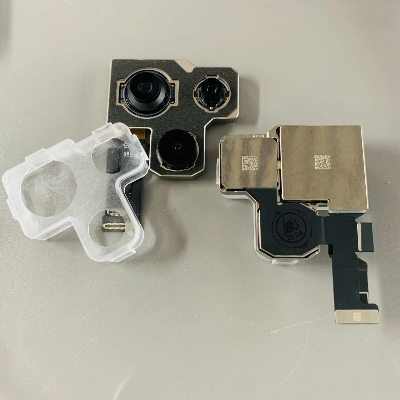 Rear cameras module 48/12/12 Mpx for Apple iPhone 14 Pro Max, A2894 Back Big Camera Replacement
Rear cameras module 48/12/12 Mpx for Apple iPhone 14 Pro Max, A2894 Back Big Camera Replacement