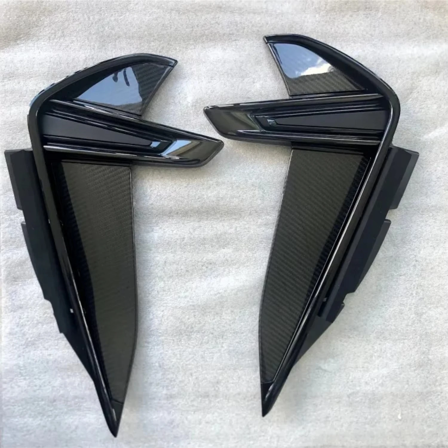 Dry Carbon Fiber Mudguards for BMW M8 F91/F92/F93
Dry Carbon Fiber Mudguards for BMW M8 F91/F92/F93