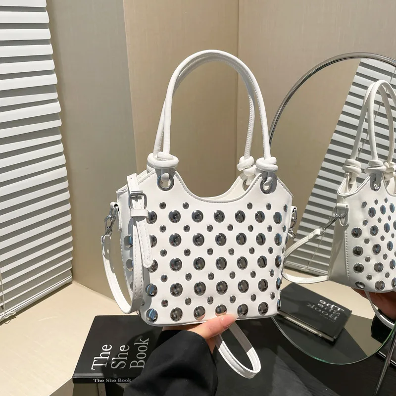 Просторная сумка-ведро, модная сумка на плечо для женщин, большая вместительная сумка через плечо, модная сумка «день-ночь», универсальная сумка на ремне
Просторная сумка-ведро, модная сумка на плечо для женщин, большая вместительная сумка через плечо, модная сумка «день-ночь», универсальная сумка на ремне 