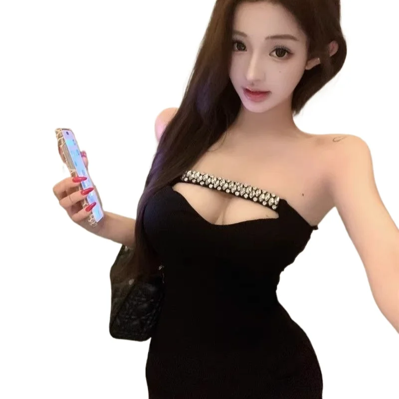 A Black Strapless, Pure and Simple Vest with A Touch of Elegance and Diamond-encrusted Necklace, Korean-style Top As A Base Tops
A Black Strapless, Pure and Simple Vest with A Touch of Elegance and Diamond-encrusted Necklace, Korean-style Top As A Base Tops