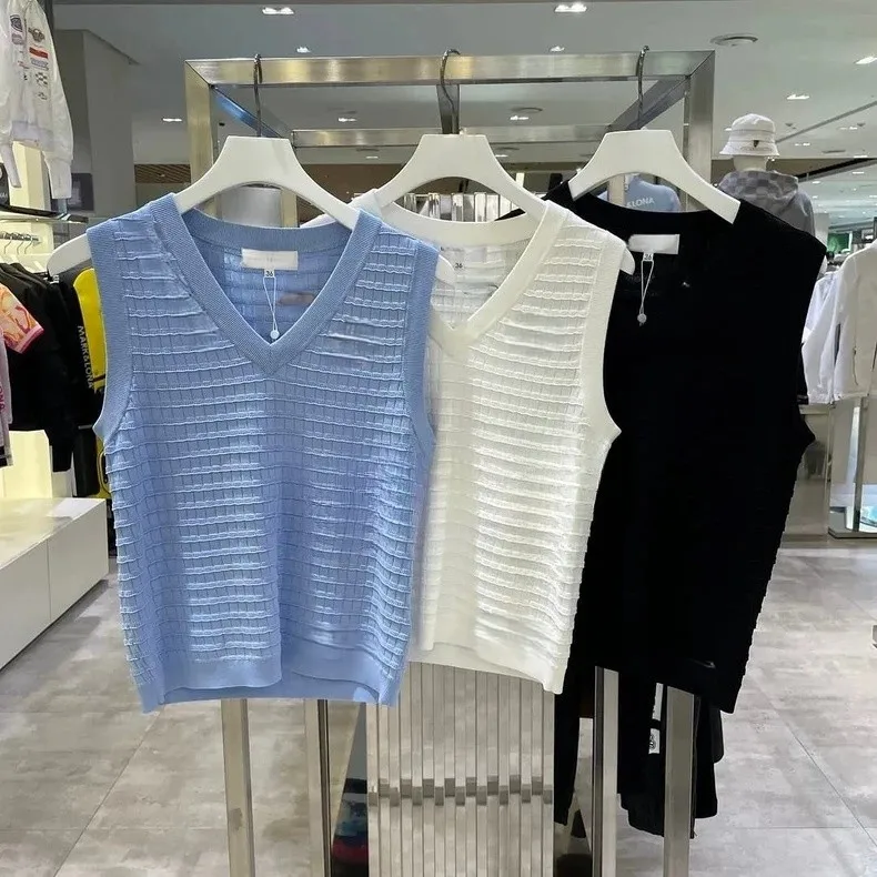 New Women's Knit V-Neck Tank Top for Golf—Casual and Versatile
New Women's Knit V-Neck Tank Top for Golf—Casual and Versatile