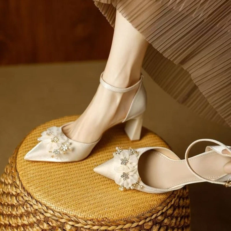 2026 Summer Sandals Thin Heel Pointed Toe High Heels Fashion White Flower Wedding Shoes Bridesmaid Pumps
2026 Summer Sandals Thin Heel Pointed Toe High Heels Fashion White Flower Wedding Shoes Bridesmaid Pumps
