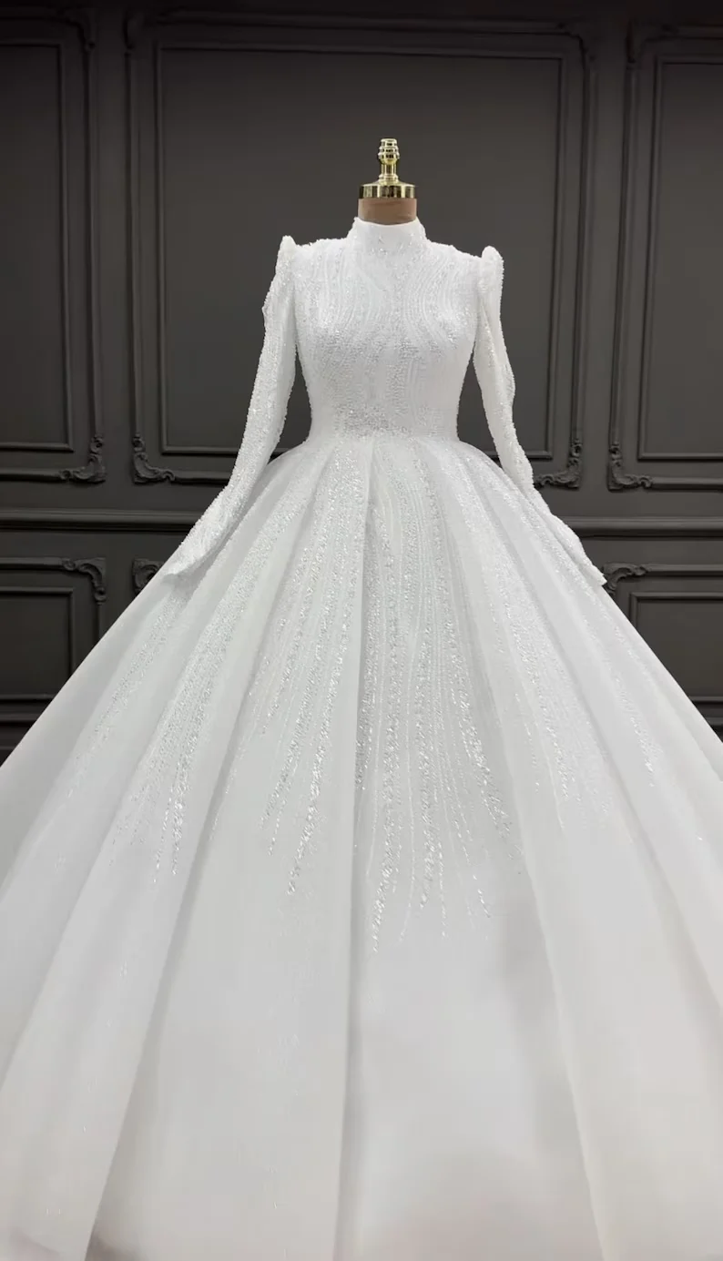 Customized Elegant And Moderate Ball Dress Wedding Dress Long Sleeved High Necked Wedding Dress Luxurious White Dress
Customized Elegant And Moderate Ball Dress Wedding Dress Long Sleeved High Necked Wedding Dress Luxurious White Dress