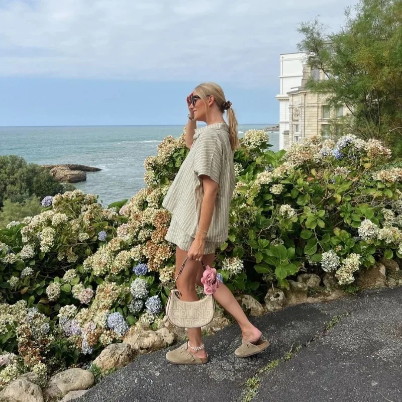 Summer Women's Striped irt orts Set New Faionable Ensemble for Young Adults 8-25 Years Old 2025 Summer Collection
Summer Women's Striped irt orts Set New Faionable Ensemble for Young Adults 8-25 Years Old 2025 Summer Collection