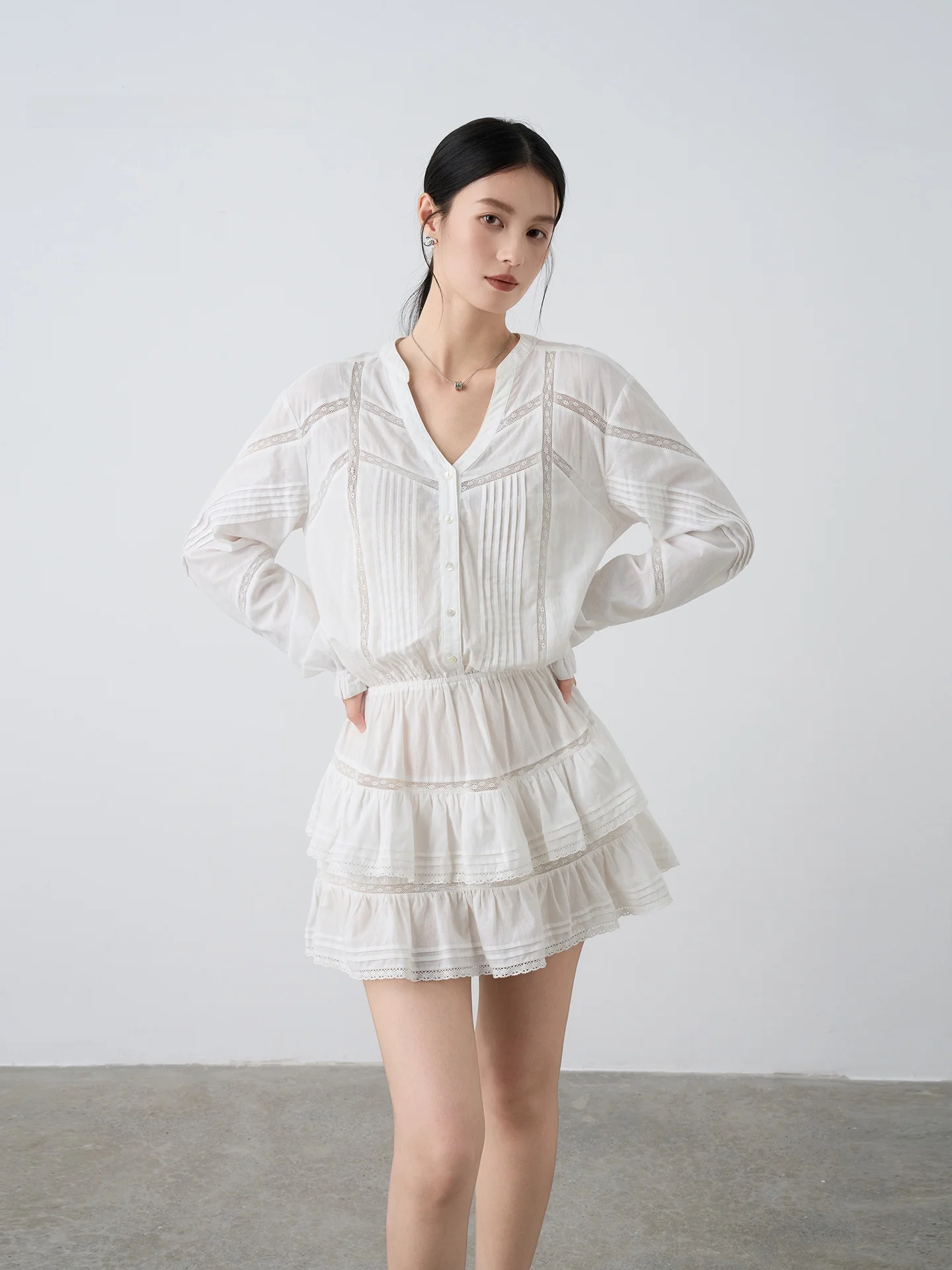 Elegant White Long Sleeve A-Line Dress 100% Cotton Versatile Commute Style Natural Waist V-Neck Single Piece Spring Summer
Elegant White Long Sleeve A-Line Dress 100% Cotton Versatile Commute Style Natural Waist V-Neck Single Piece Spring Summer